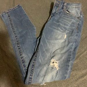 Mudd mid rise ripped skinny jeans size 9